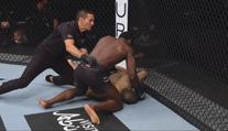Megatron v kleci čas neztrácí. UFC premiéru ukončil za 18 vteřin