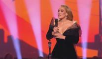 Brit Awards ovládla zpěvačka Adele. Zrušené bylo dělení podle pohlaví