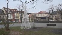 Chotěboř nahradila vánoční strom umělou konstrukcí. Je ošklivá a drahá, štve lidi