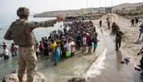 Desetitisíce migrantů už Ceutu opustily. Nedali nám ani chleba, stěžují si