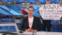 Překvapení v ruské televizi. Odvážná novinářka narušila vysílání zpráv