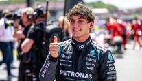 Antonelli udeřil v závěru. Mercedes ovládl kvalifikaci v Silverstonu