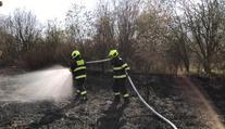 Muž si odskočil a chtěl zahladit stopy. Zaměstnal pražské hasiče