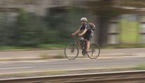 Řidičům i opozici vadí cyklopruhy v Praze. Mohou být nebezpečné, tvrdí