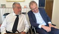 Krušné léto Karla Schwarzenberga! Nejdřív setkání se Zemanem, pak odvoz do špitálu