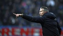 Bizár v Nizozemsku. Rozhodčí nechal na  hřišti dvanáct hráčů. Rozčílilo to ikonu