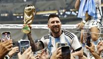 Velké oslavy v šatně Argentiny. Alkohol tekl proudem, Messi tančil na stole
