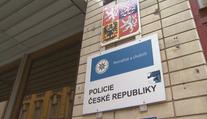 Opilec na policejní služebně rozlil benzín a hrozil, že vše zapálí