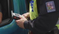 Policisté zastavili kličkující auto. Ani oni, ani řidič nemohli dechové zkoušce uvěřit