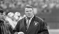 Ve věku 85 let zemřel legendární trenér a ikona amerického fotbalu John Madden