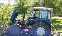 Pro vážně zraněného muže letěl vrtulník, přejel ho traktor