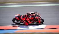 Razgatlioglu hattrick v Mostě nezískal. Na cílové rovince ho předjel Bulega
