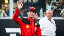 Ferrari ukázalo nové kombinézy. Zmizela černá barva a fanoušci jsou nadšení