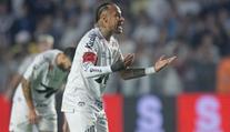 Neymar slavil neexistující gól. Trapas završil přelomeným rohovým praporkem