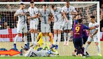 Revoluce v bránění trestňáků: Ležícímu zedníkovi tleskal i Messi!