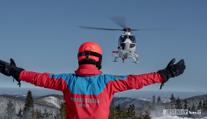 Mladý snowboardista (13) se vážně zranil, musel pro něj letět vrtulník