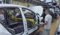 Čipová krize dopadá na automobilky v Česku. Nevyrobí 250 tisíc aut