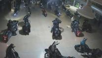 Promyšlený zločin. Gang zlodějů ukradl motorky přímo z prodejny