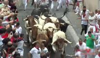 VIDEO: Závod s býky v ulicích města zahájil tradiční oslavy San Fermin