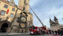 Unikátní cvičení pražských hasičů. Trénovali přímo na Staroměstské radnici