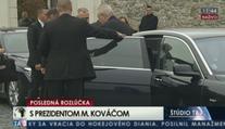 Proč přijel Zeman na pohřeb pozdě? Výmluva na počasí nesedí!