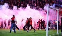 Policie stíhá po pražském derby několik lidí. Přihlaste se sami, vyzvala fanoušky