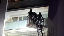 Zásahovka v pražském bytě. Policie řešila dítě v ohrožení