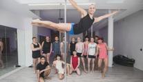 Pole dance přitahuje stále více mužů. V Německu vznikají kurzy pro posílení svalů