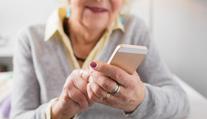 Rekord telefonátů: Místo cukroví a kapra drželi Češi o Vánocích mobily!