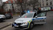 Parta mužů řádila před Lidlem. Jeden s pistolí v ruce ohrožoval zákazníky