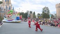 Vlak měl europoslance zavézt do Štrasburku. Místo toho skončili v Disneylandu