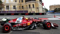 Nepovedený start Hamiltona v Baku. Při tréninku poničil své Ferrari