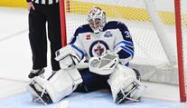 Konec napětí ve Winnipegu. Hellebuyck po žádosti o výměnu míří k Devils