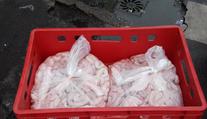 Zásah v pražské tržnici: 210 kilo zkažených vepřových vnitřností!
