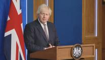Britský premiér Johnson chce v zemi úplně zrušit nošení roušek