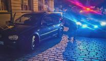 Jel za přítelkyní, skončil v poutech. Policie nemohla uvěřit tomu, koho chytila