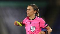 Přepsala historii! Francouzská sudí jako první žena řídila kvalifikaci MS