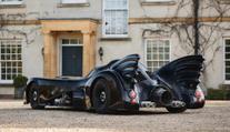 Parádní Batmobil za cenu Octavie. Tahle kára může normálně na silnice