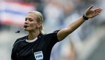 Přepište dějiny: Fotbalové utkání Bundesligy pískala žena!