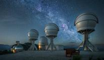 Astronomové objevili ve vesmíru záhadný objekt. Pravidelně vysílá rádiové vlny