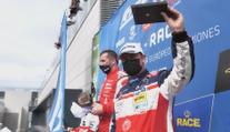 Nic neviděl, ale nevzdal to! Lacko si i bez stěrače dojel na ME pro třetí místo