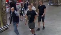 Policie hledá čtyři muže, kteří vypnuli v metru eskalátor. Zranila se kvůli nim seniorka