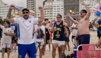 Pláž Copacabana se proměnila ve válečnou zónu