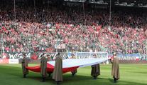 Bouře v Polsku: Slavný klub odmítl hrát u rivala, brání fanoušky po zákazu vstupu
