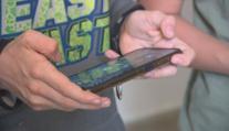 Prázdniny jsou ideální na digitální detox. Dětí závislých na mobilech a PC přibývá