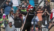 Castroneves konečně zase ukázal, proč se mu přezdívá Spider-man