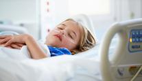 Valentýnku (4) poslal lékař domů. Zvracela krev a třásla se, tvrdí otec