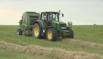 Balák má další problém: Za peníze Hradu si měl nechat opravit svůj traktor