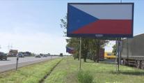 Česká města bojují s vizuálním smogem. Mnohdy však vítězí peníze