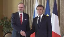 Premiér Fiala se v Bratislavě sešel s francouzským prezidentem Macronem